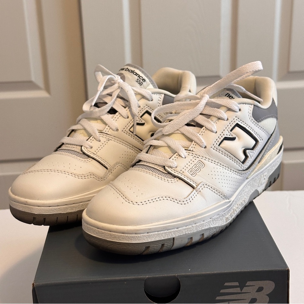 New Balance BB550 Sneakers White Gray Mens Size 8 unisex Womens 9.5